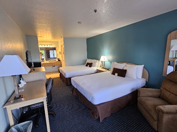 Lewis River Inn interior